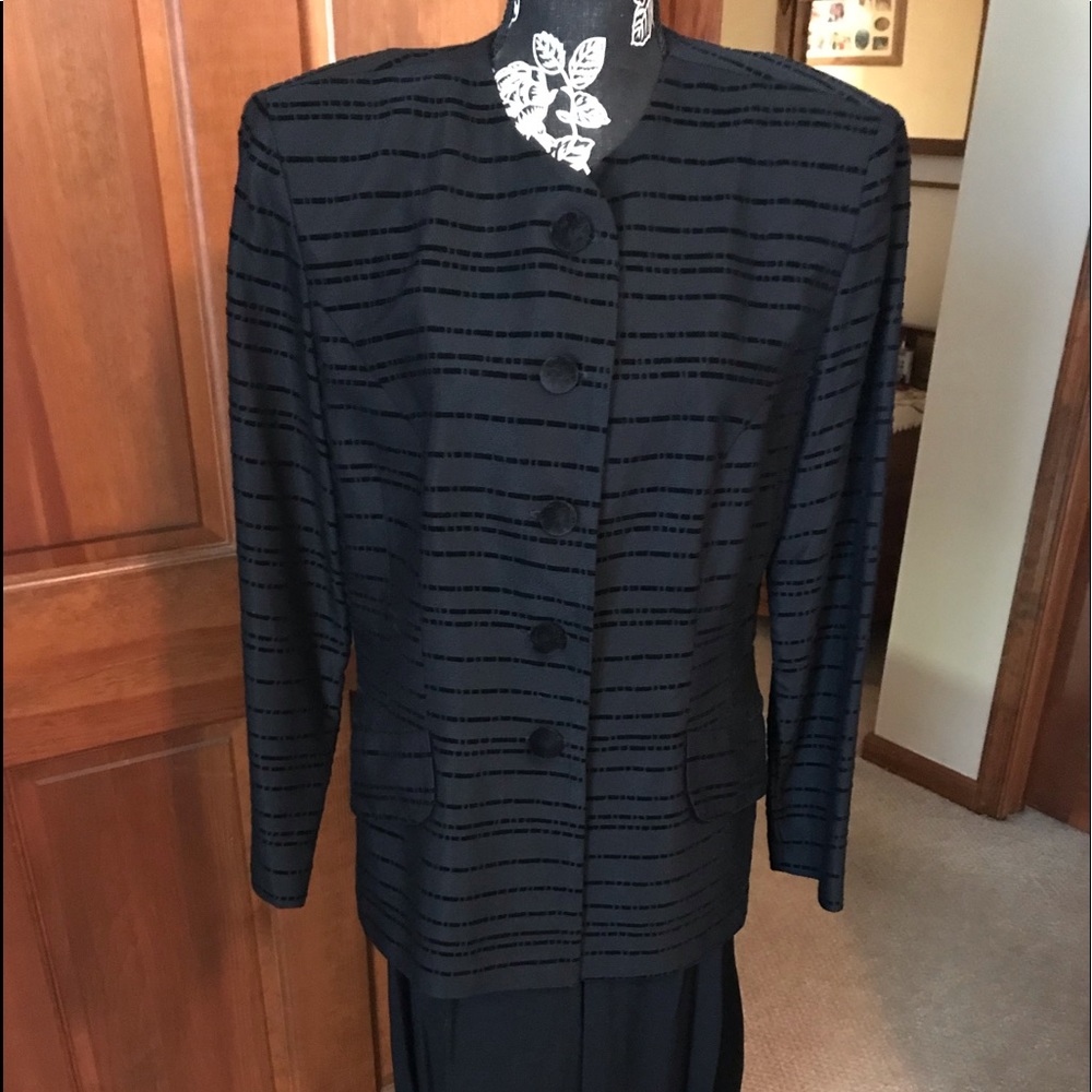 Pant suits woman’s